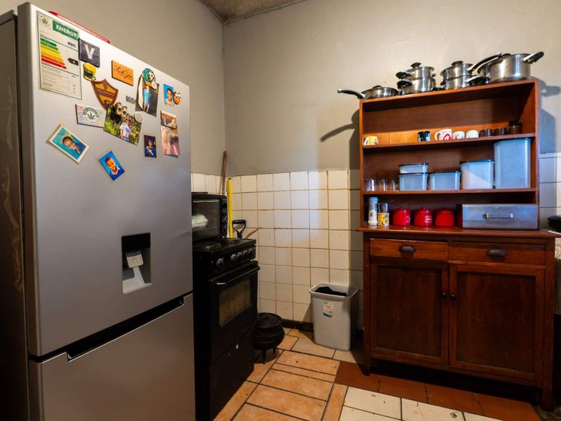 3 Bedroom Apartment - Photo 3
