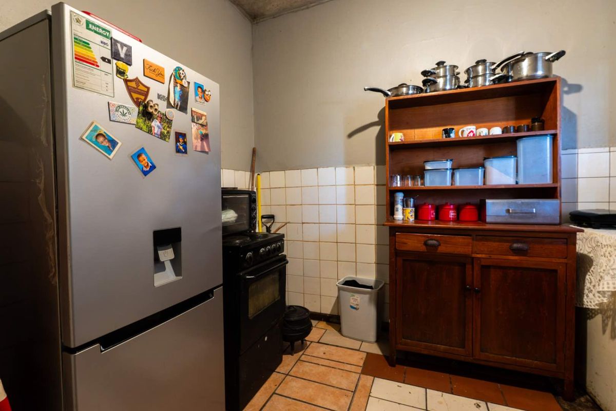 3 Bedroom Apartment - Photo 3