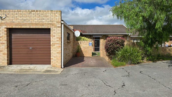 Property #2345441, Townhouse Sold in Lorraine