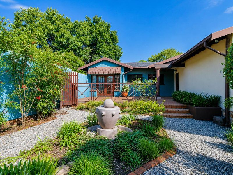 Spacious, Happy Family Home, set on a large stand. - Photo 3