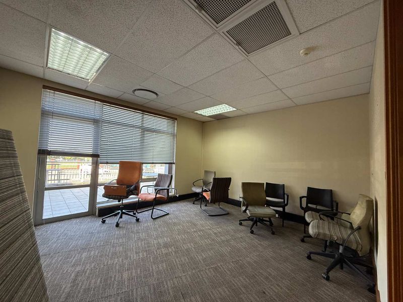 Ground Floor Office Space in Prime Illovo Location - Photo 3