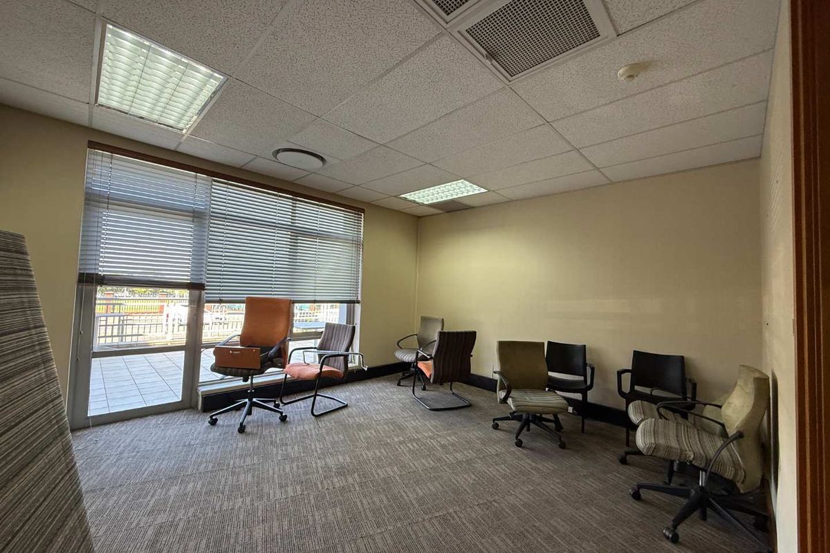 Ground Floor Office Space in Prime Illovo Location - Photo 3