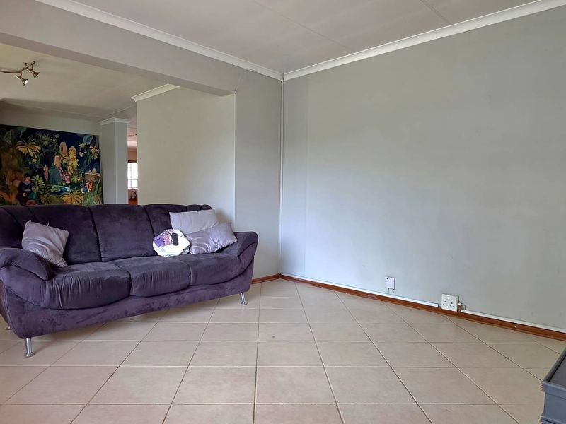 3 Bedroom House for Sale in Verwoerdpark - Photo 9