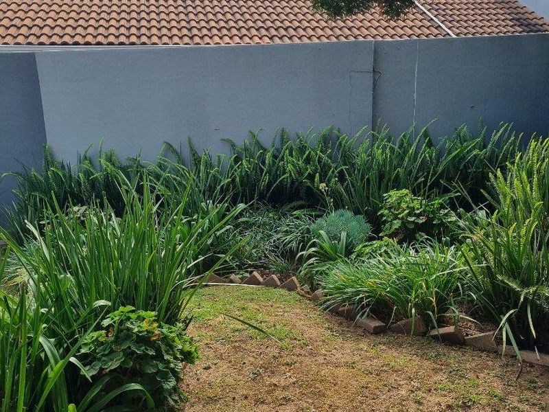 Lovely Townhouse for Sale in Sonneglans Randburg - Photo 4