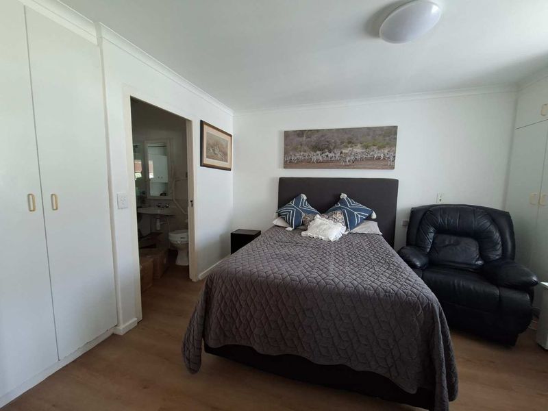 IDEAL SIZE UNIT filled with sun, boasting beautiful views! - Photo 8