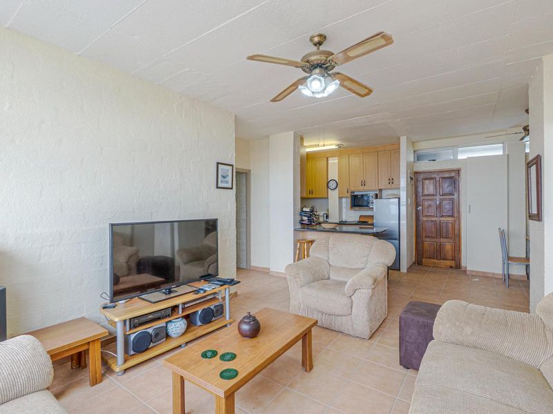 Seaview Apartment | Views from Bedrooms & Living Area | R9 000 - Photo 7