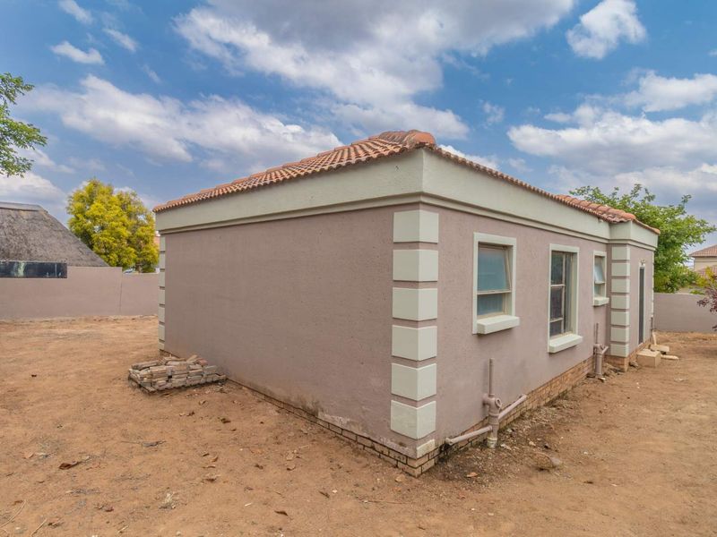3 Bedroom House for Sale in  Cosmo City - Photo 4