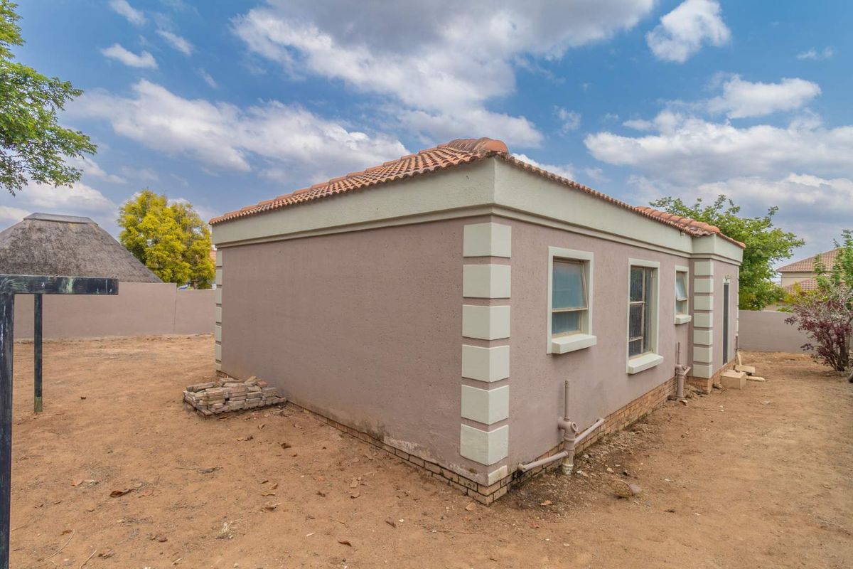 3 Bedroom House for Sale in  Cosmo City - Photo 4
