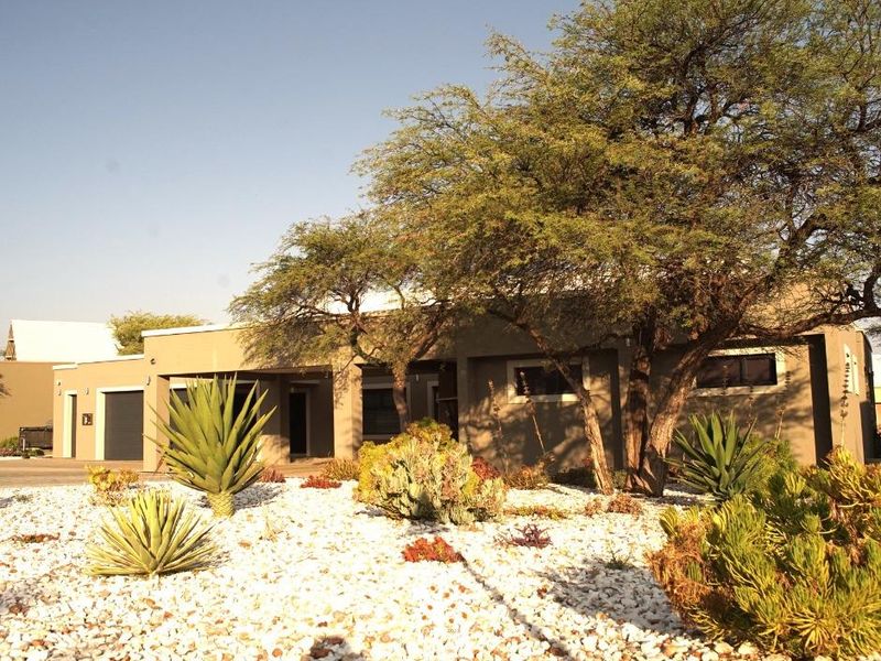 FOR SALE | N$ 6 950 000.00 | EXCLUSIVE JOINT MANDATE 📍 OMEYA GOLF ESTATE - Photo 2