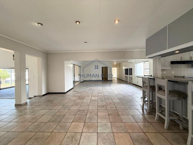Large Residential Property in Central Town - Photo 3