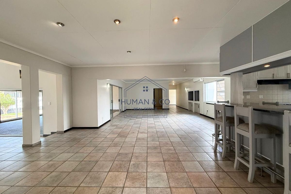 Large Residential Property in Central Town - Photo 3