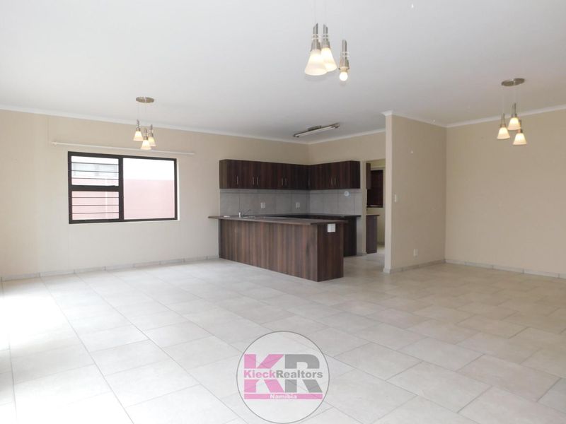 Well maintained family home - Photo 3