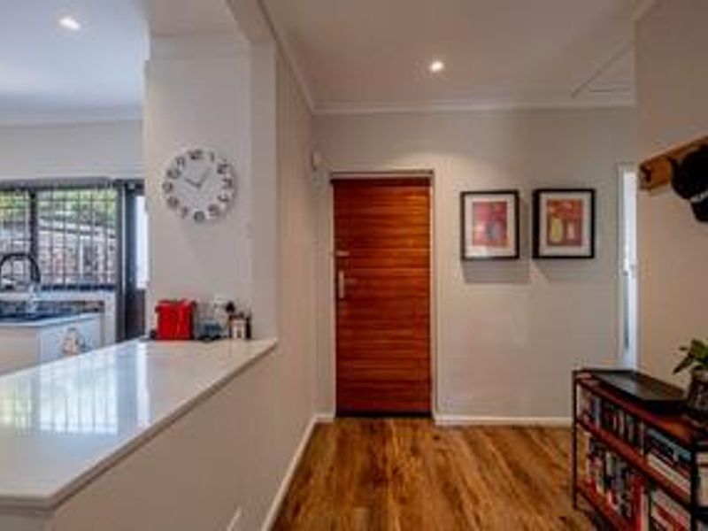 Newly Renovated Townhouse to Rent in Greenacres Village 3 - Photo 3