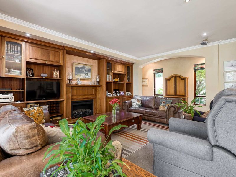 GRAND 3 BEDROOM HOME IN EXCLUSIVE DAINFERN VALLEY ESTATE - Photo 4