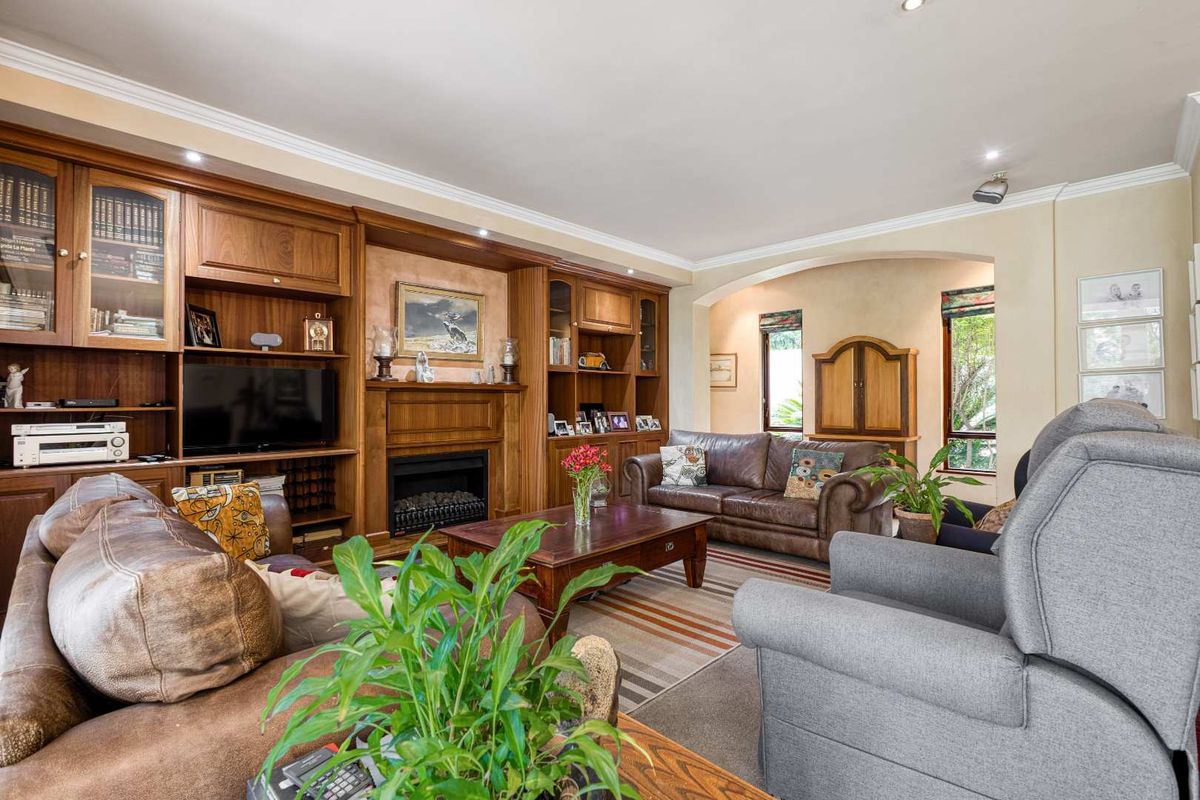 GRAND 3 BEDROOM HOME IN EXCLUSIVE DAINFERN VALLEY ESTATE - Photo 4