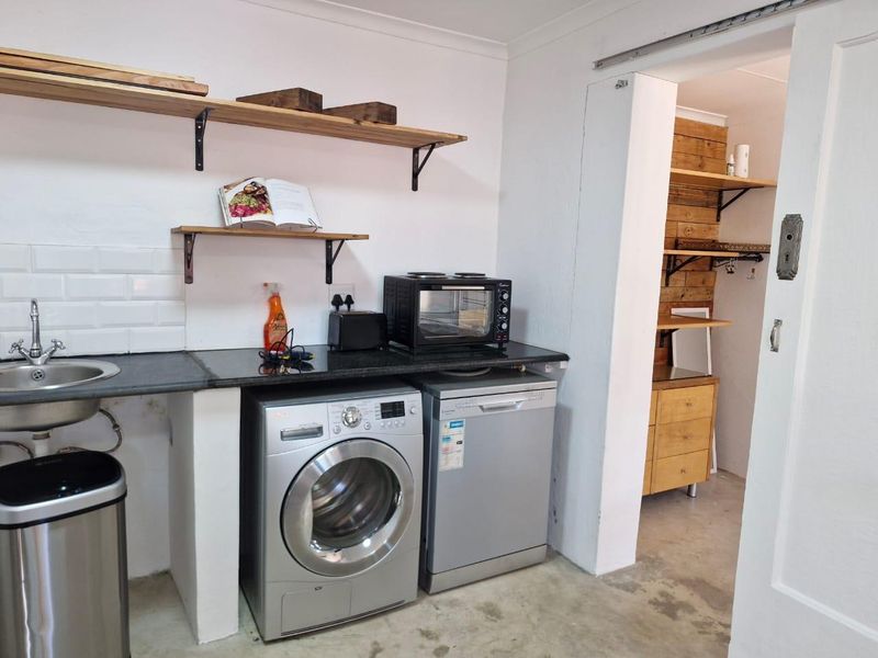 Charming Bachelor Cottage in Westdene - Photo 6