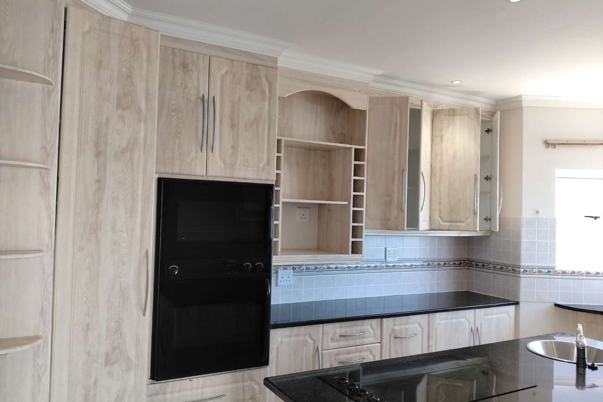 4 bedroom Family home - Photo 3