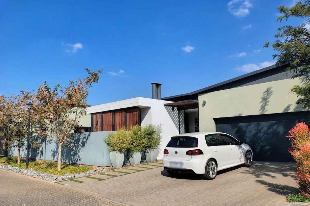 Modern House for Sale in Glen Marais Kempton Park - Photo 2