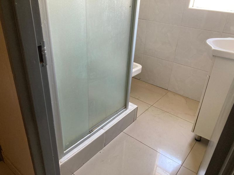 Specious 3 bedroom enquite for sale at Jabulani Sectional - Photo 8