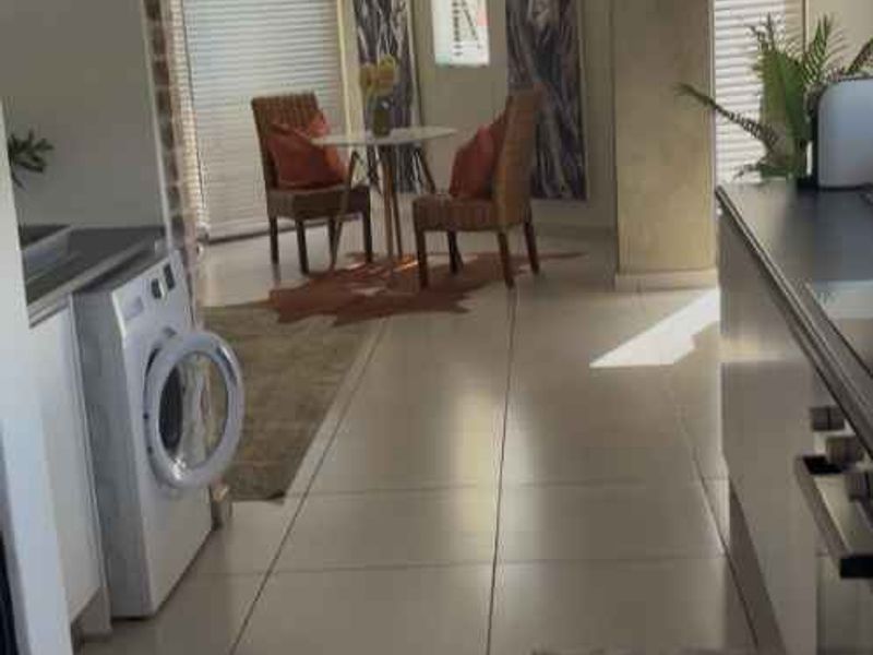 Modern and secure one bedroom unit for short term letting - Photo 2