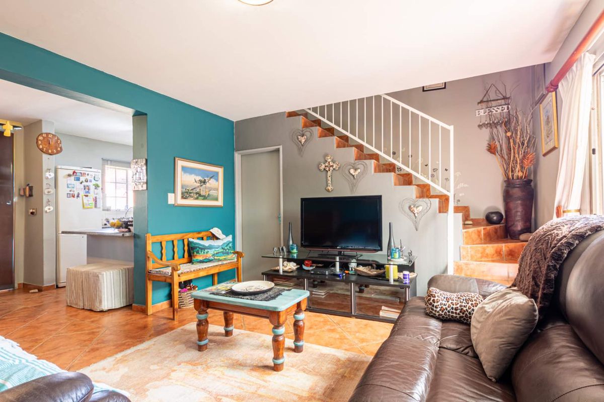 **Charming Duplex with Modern Comforts in Pristine Condition** - Photo 5