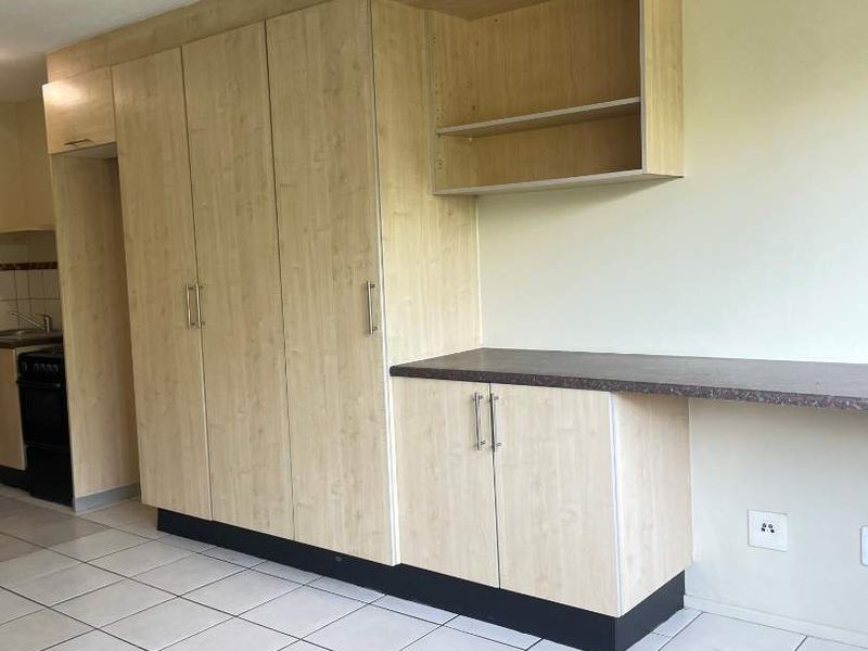 Affordable Bachelor Apartment |Block On Reitz - Photo 5