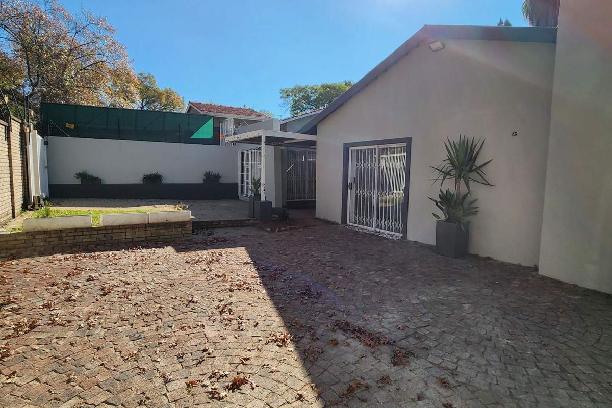Owner asking R 1 890 000-00 Considering offers from R 1 700 000.00 - Photo 4
