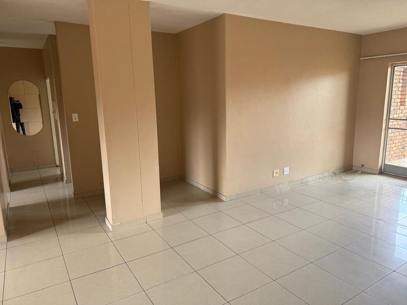 **Spacious 3 Bedroom Apartment for Rent** - Photo 4