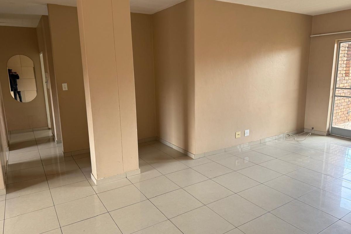 **Spacious 3 Bedroom Apartment for Rent** - Photo 4