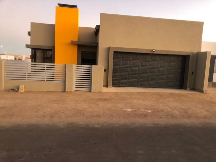 Property #2222887, House Pending Sale in Arandis Central