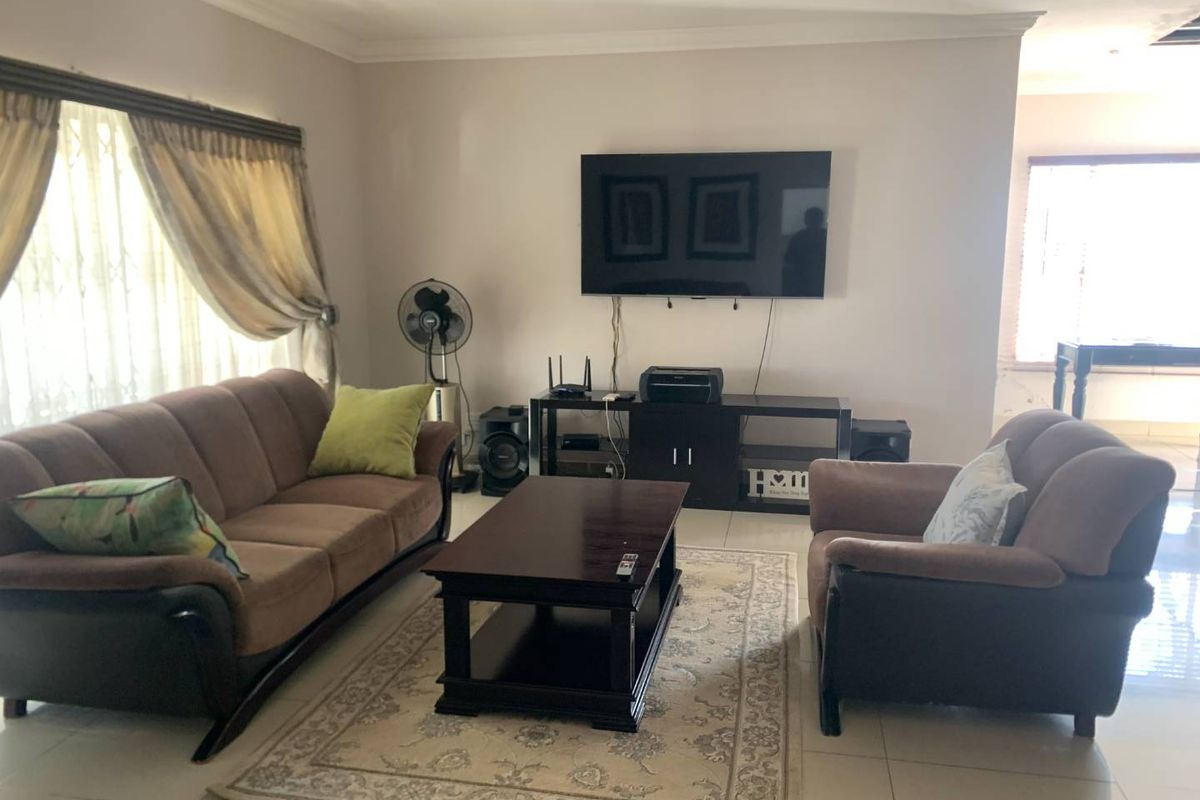 Spacious 3-Bedroom Family Home with Income-Generating Flatlet on a Prime Corner Stand - Photo 4