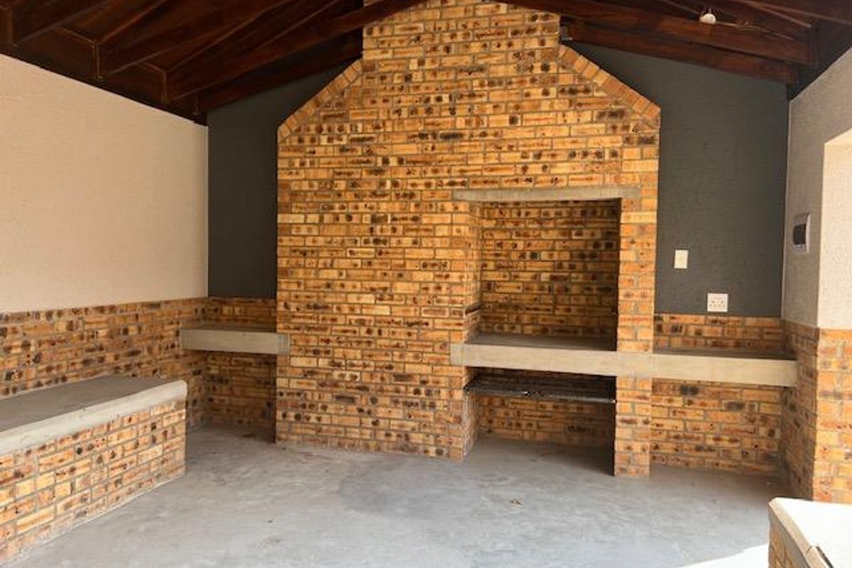 Fourways -Modern Apartment Eagles@Riverside - R 570 000! - Photo 3