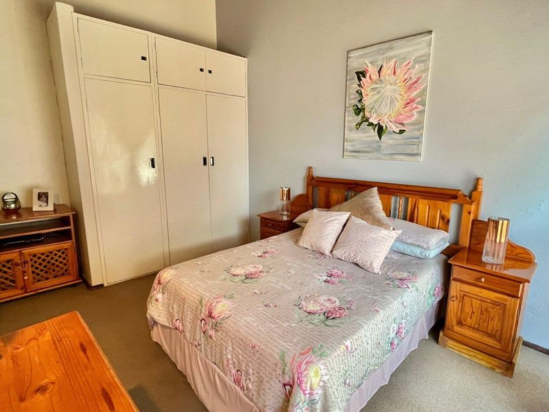 Luxurious Living Awaits in Sunward Park Village! - Photo 10