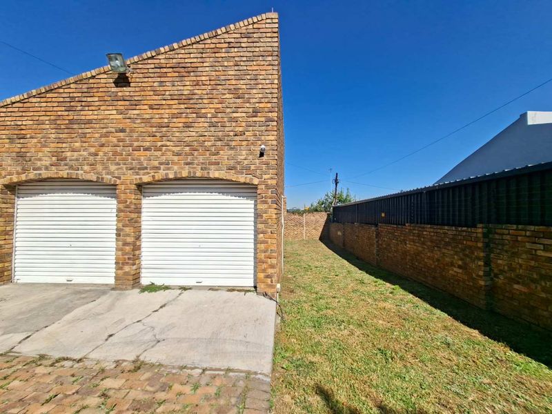 3 Bedroom/2 Bathroom Family Home - Photo 5