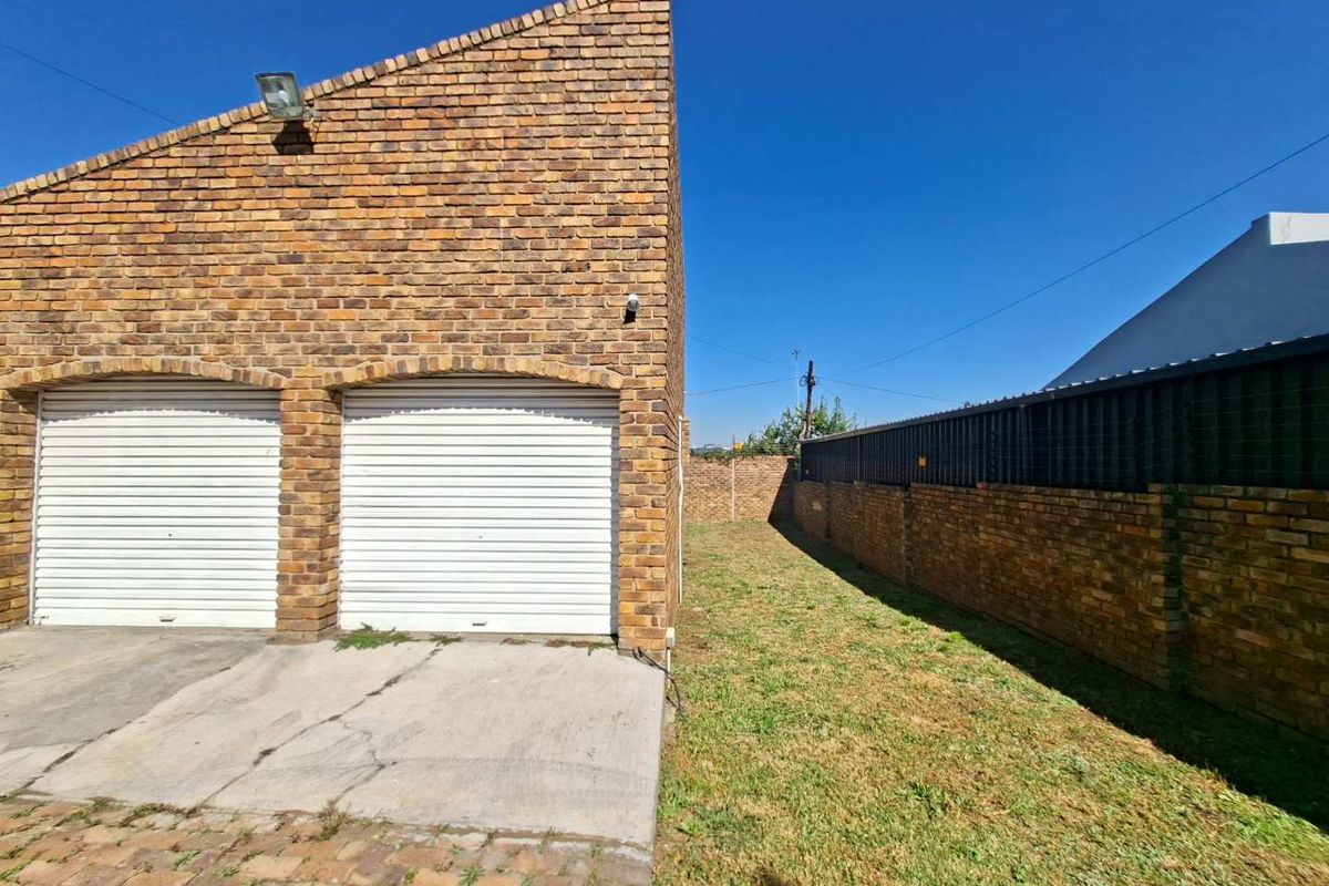 3 Bedroom/2 Bathroom Family Home - Photo 5