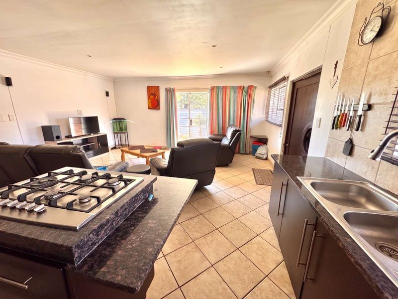 Renovator's Dream. Loads of potential to turn this home into something really special - Photo 6