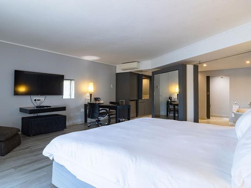 Superior Studio Deluxe Hotel Suite For Sale In Island Club Hotel - Photo 2