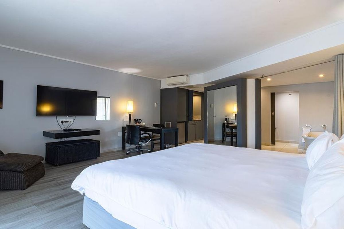 Superior Studio Deluxe Hotel Suite For Sale In Island Club Hotel - Photo 2