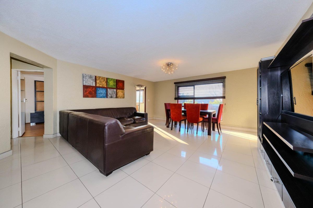 Empty & Urgent! Popular Townhouse Complex on the Ridge Highbury. - Photo 2
