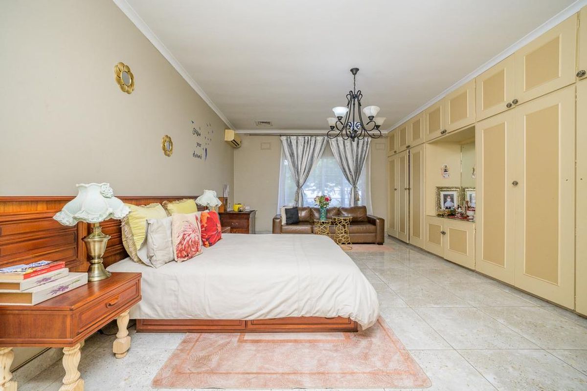 Hendra - Exceptional Family Residence with Panoramic Sea Views in Prime Upper La Lucia - Photo 4