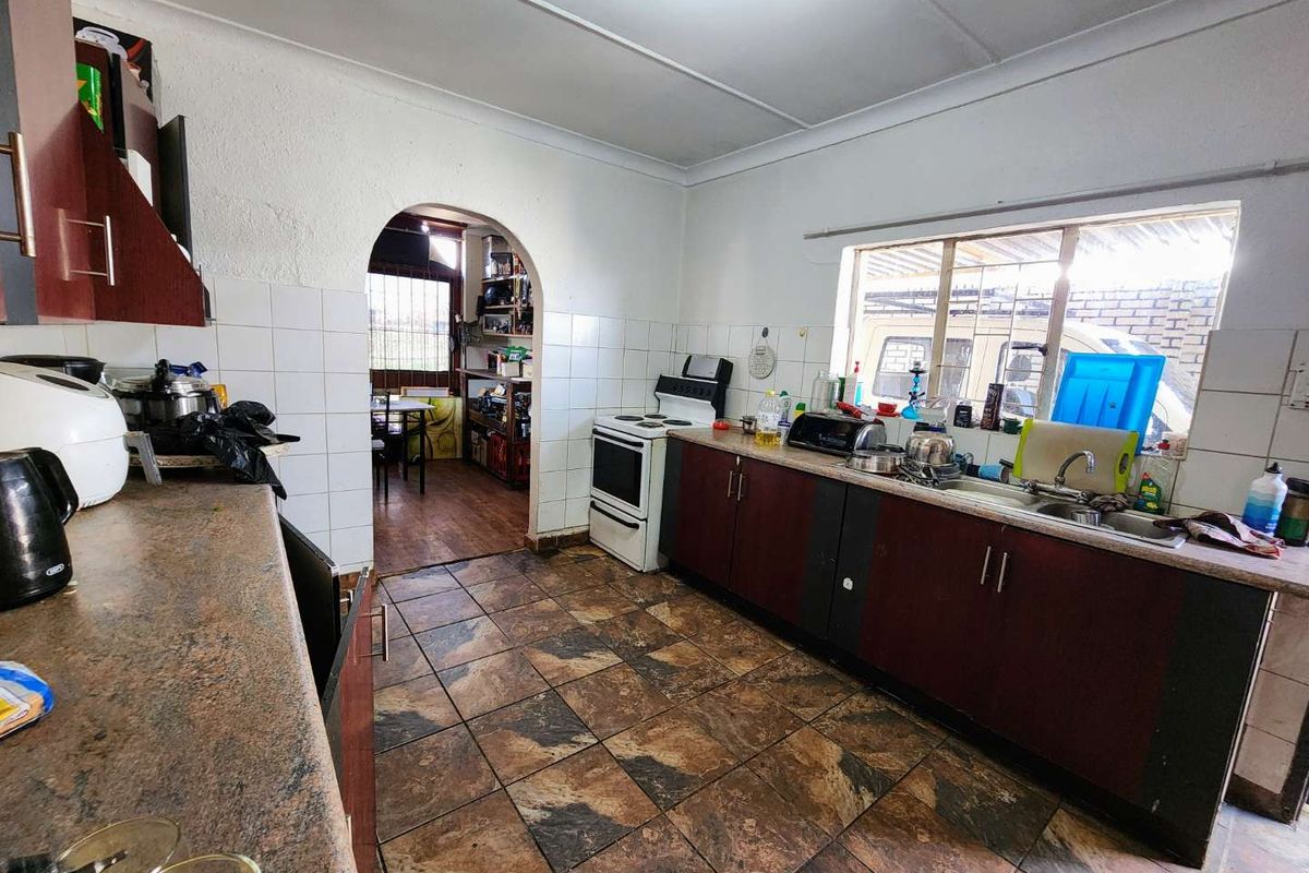 Versatile Dual-Living Property with Great Potential - Photo 4