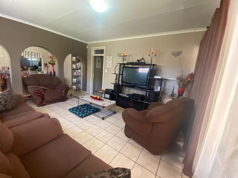 Pet Friendly Simplex for Sale - Photo 6