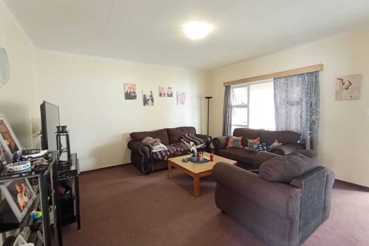 Beautiful home with Flatlet - Photo 2