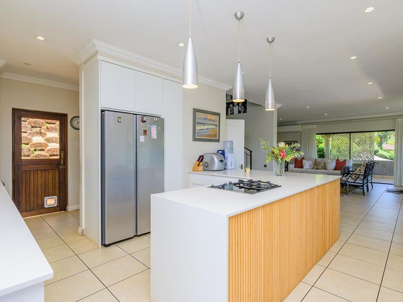 Beautiful Modernized 3-Bedroom Townhouse in Prime La Lucia!! - Photo 8