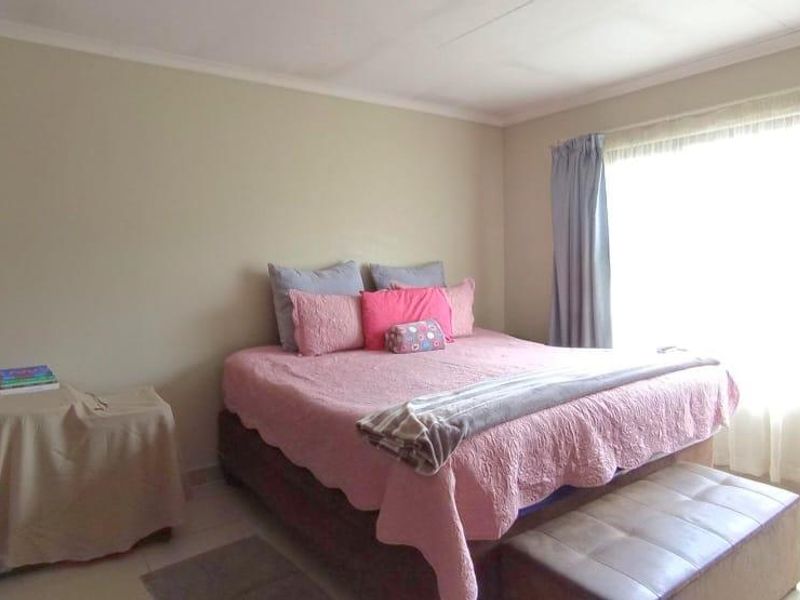 Comfortable Living - Photo 9