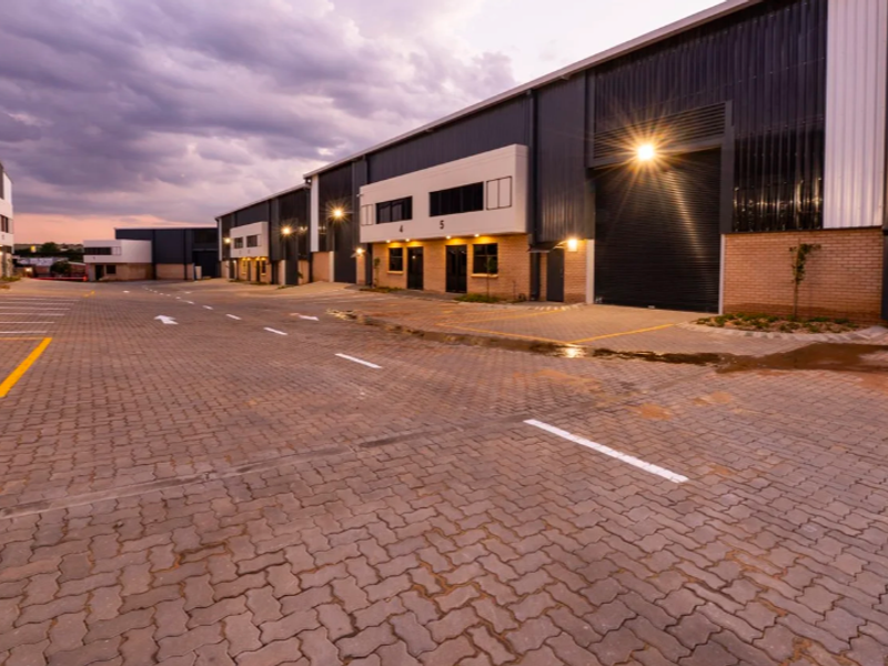 564m2 Samrand Warehouse To Let - Photo 3