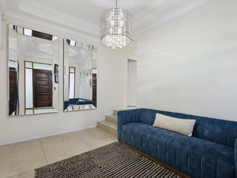 Luxury Family Home with Spectacular Panoramic Views in Glenvista - Photo 2