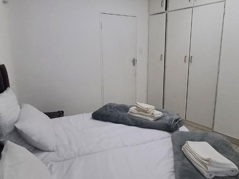 To Let per room/ per person (semi-furnished) - Photo 9