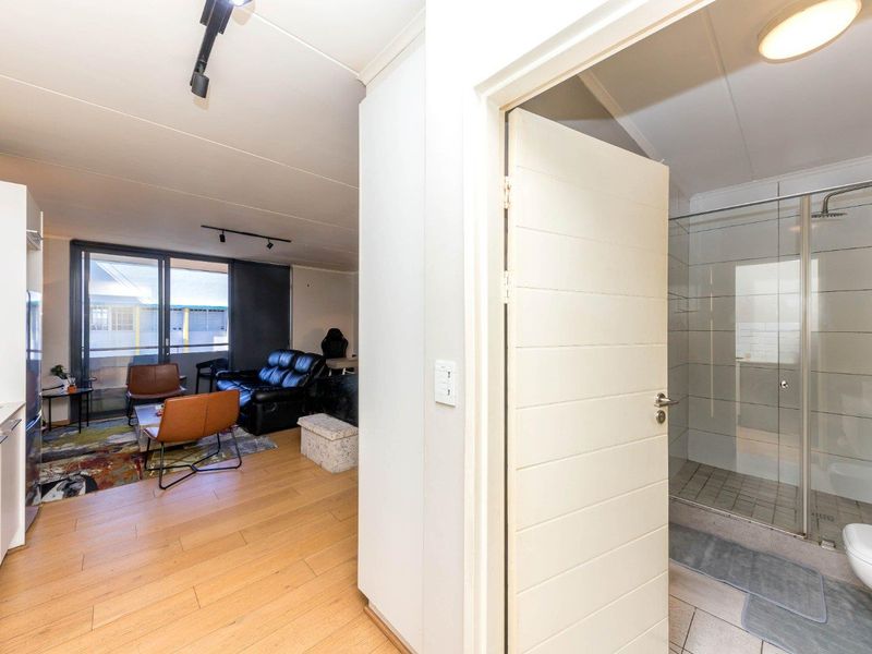 LOCK-UP-AND-GO AIRBNB / INVESTMENT PROPERTY - Photo 7