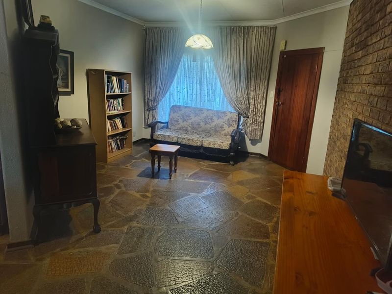 BEAUTIFUL 3 BEDROOM HOUSE FOR SALE IN SILVERTON RIDGE - Photo 8